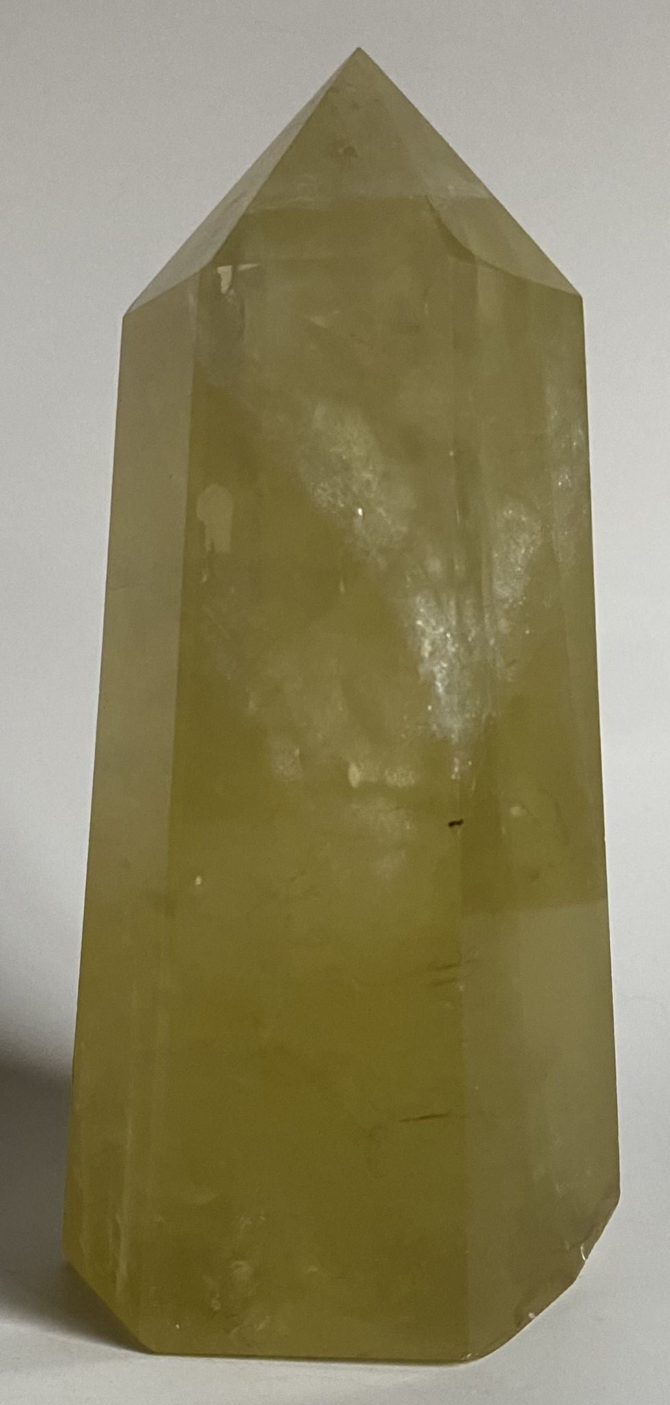 Obelisc 14cm pentru cadou din piatra semipretioasa de citrin pe fundal alb