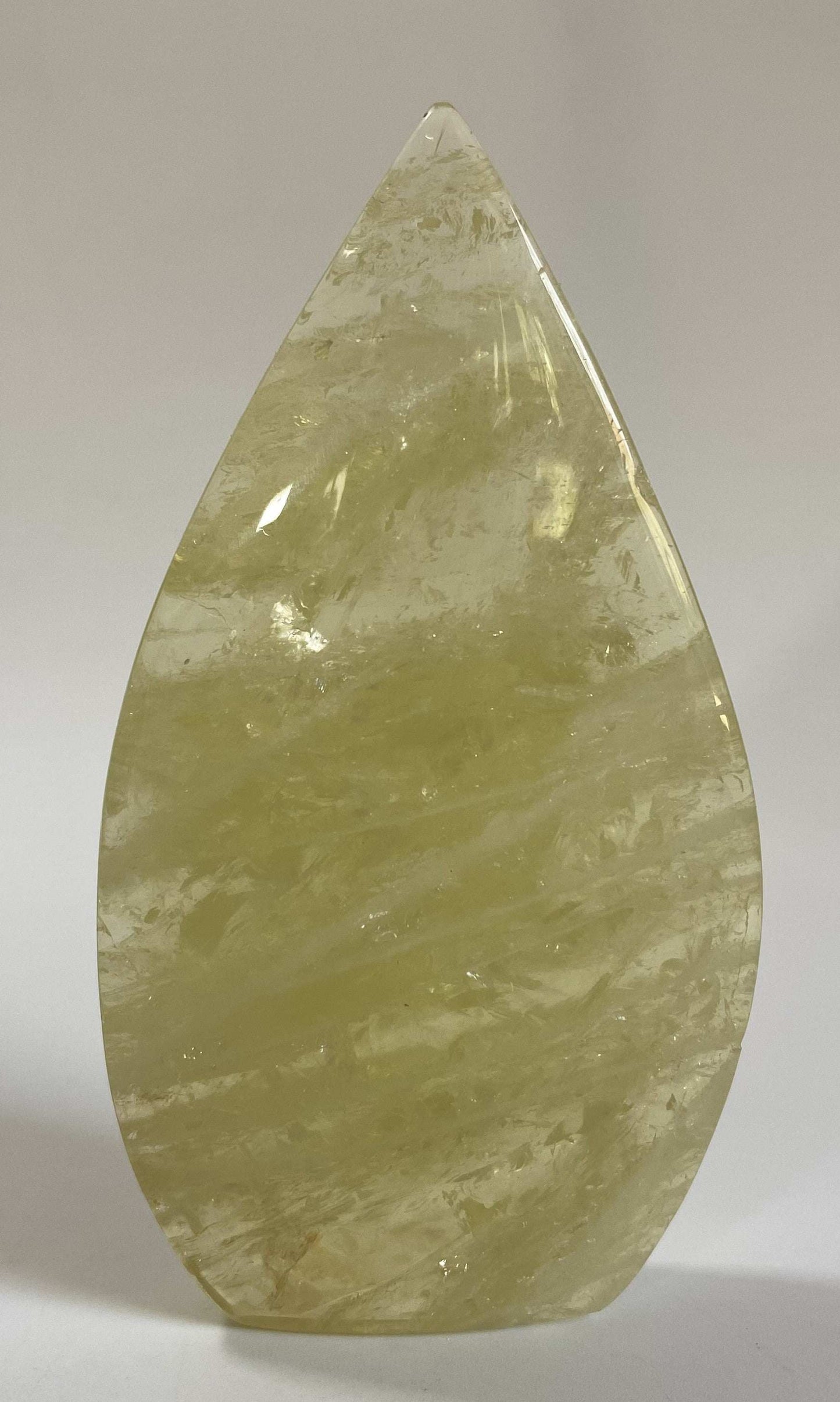 Sculptura din citrin natural de 11.4 cm, piatră semiprețioasă lustruită