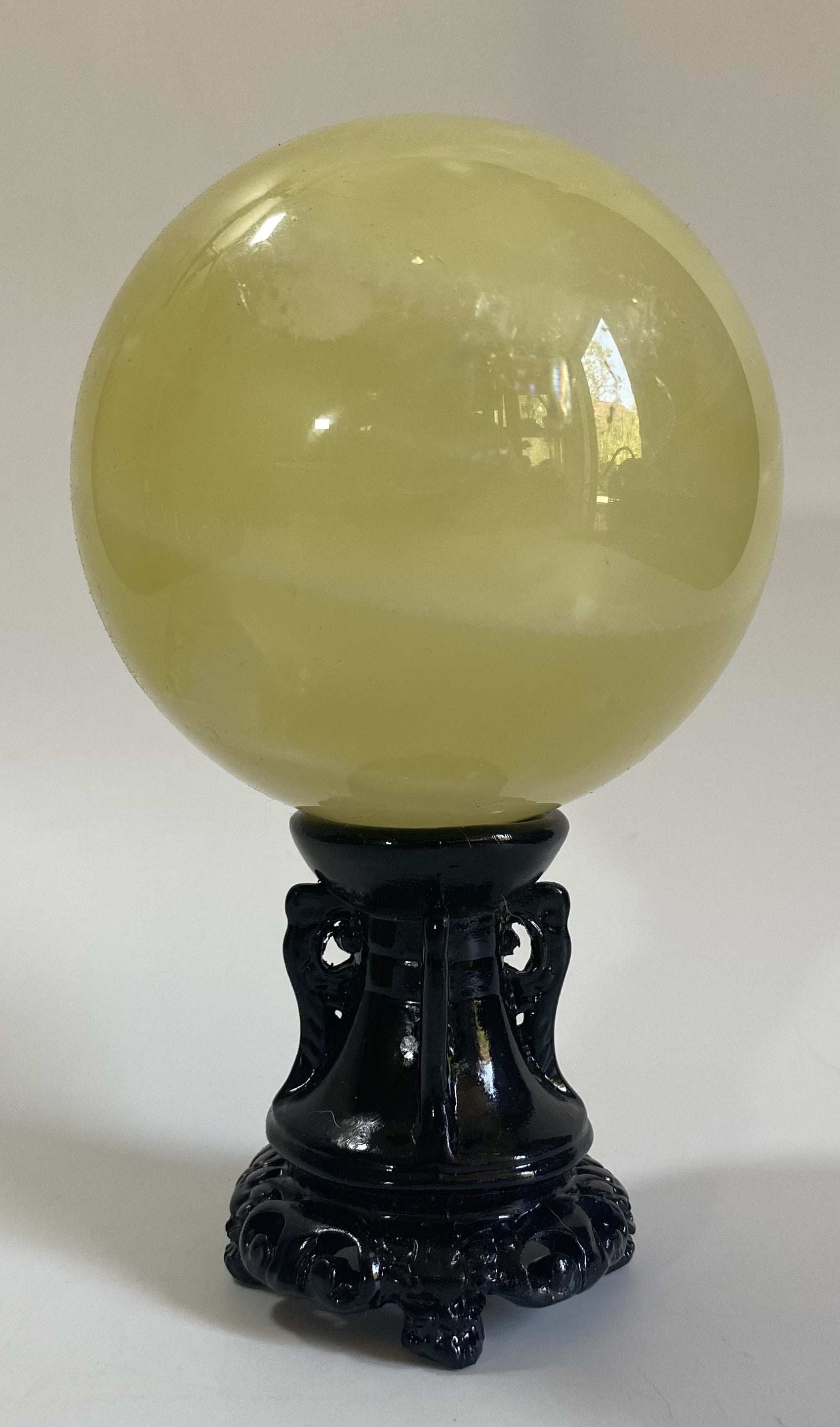 Sfera din Citrin galbenă pe suport negru ornamental