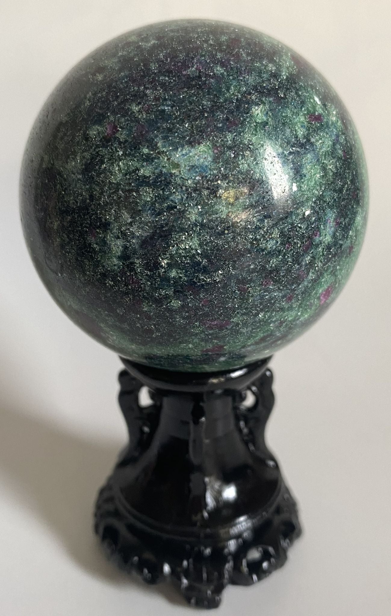 Corindon in Fucsit - Sfera 6.2cm - Pietre Semipretioase Naturale