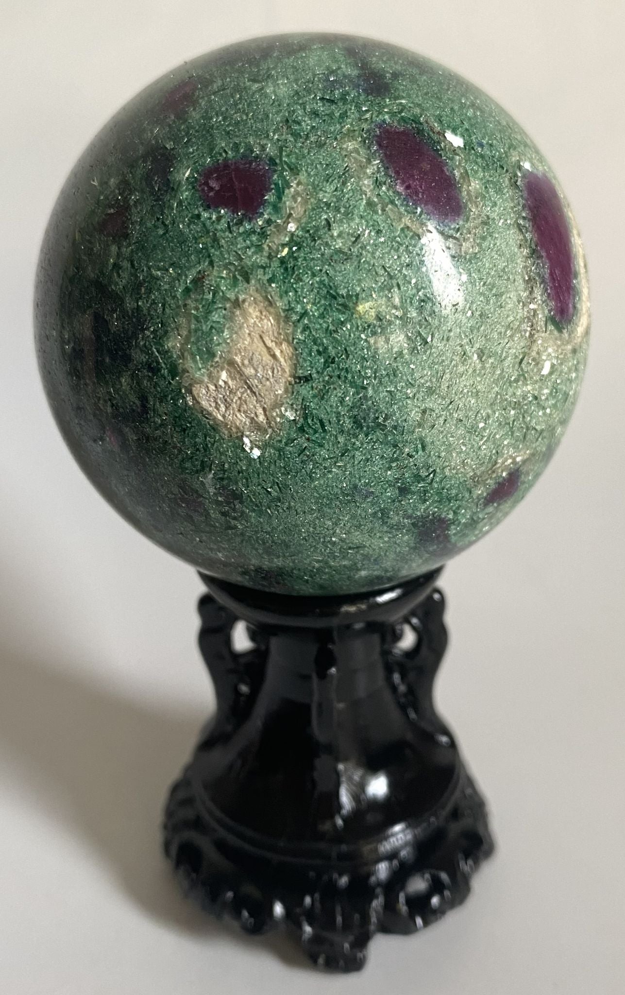 Corindon in Fucsit - Sfera 6.2cm - Pietre Semipretioase Naturale