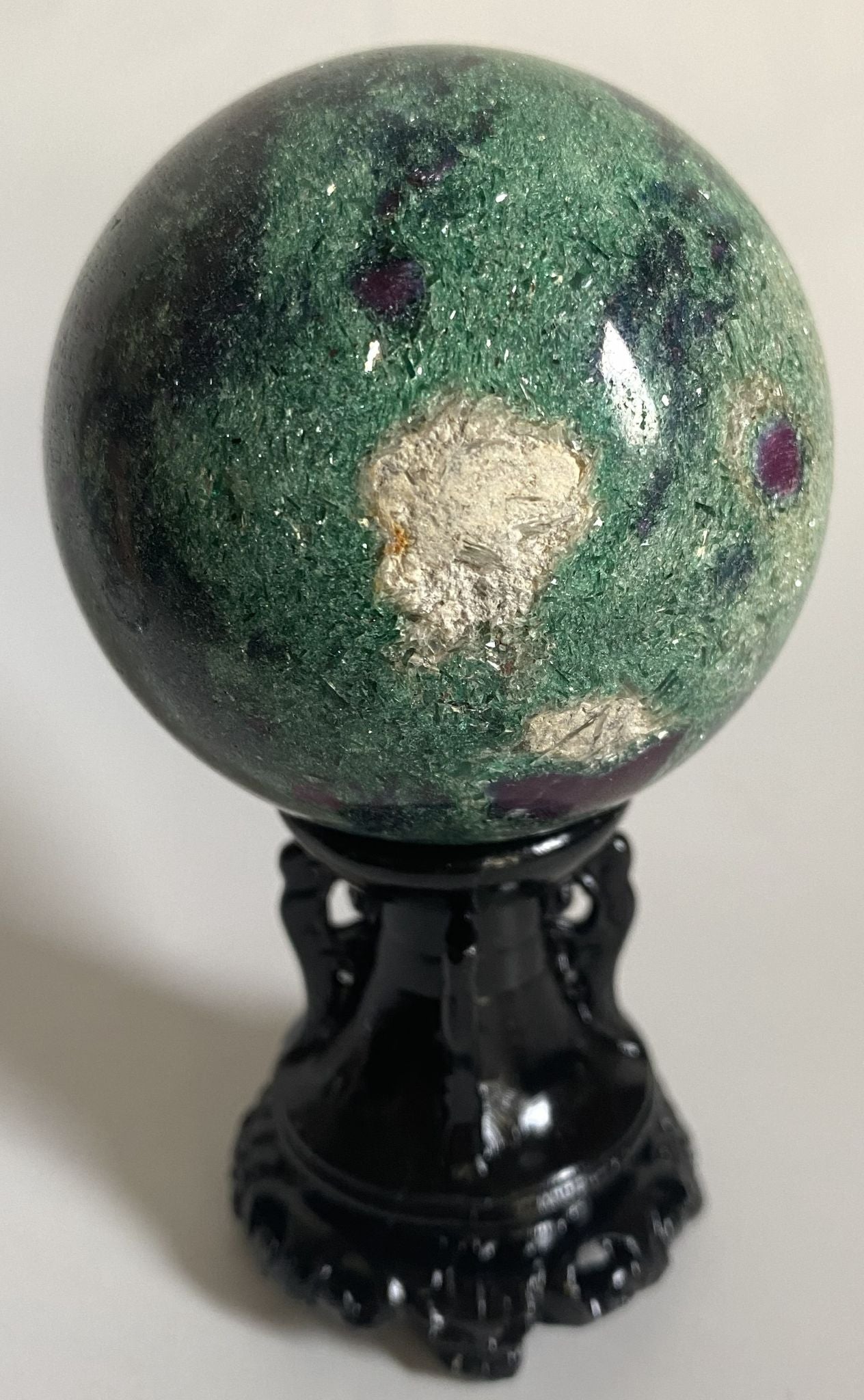 Corindon in Fucsit - Sfera 6.2cm - Pietre Semipretioase Naturale