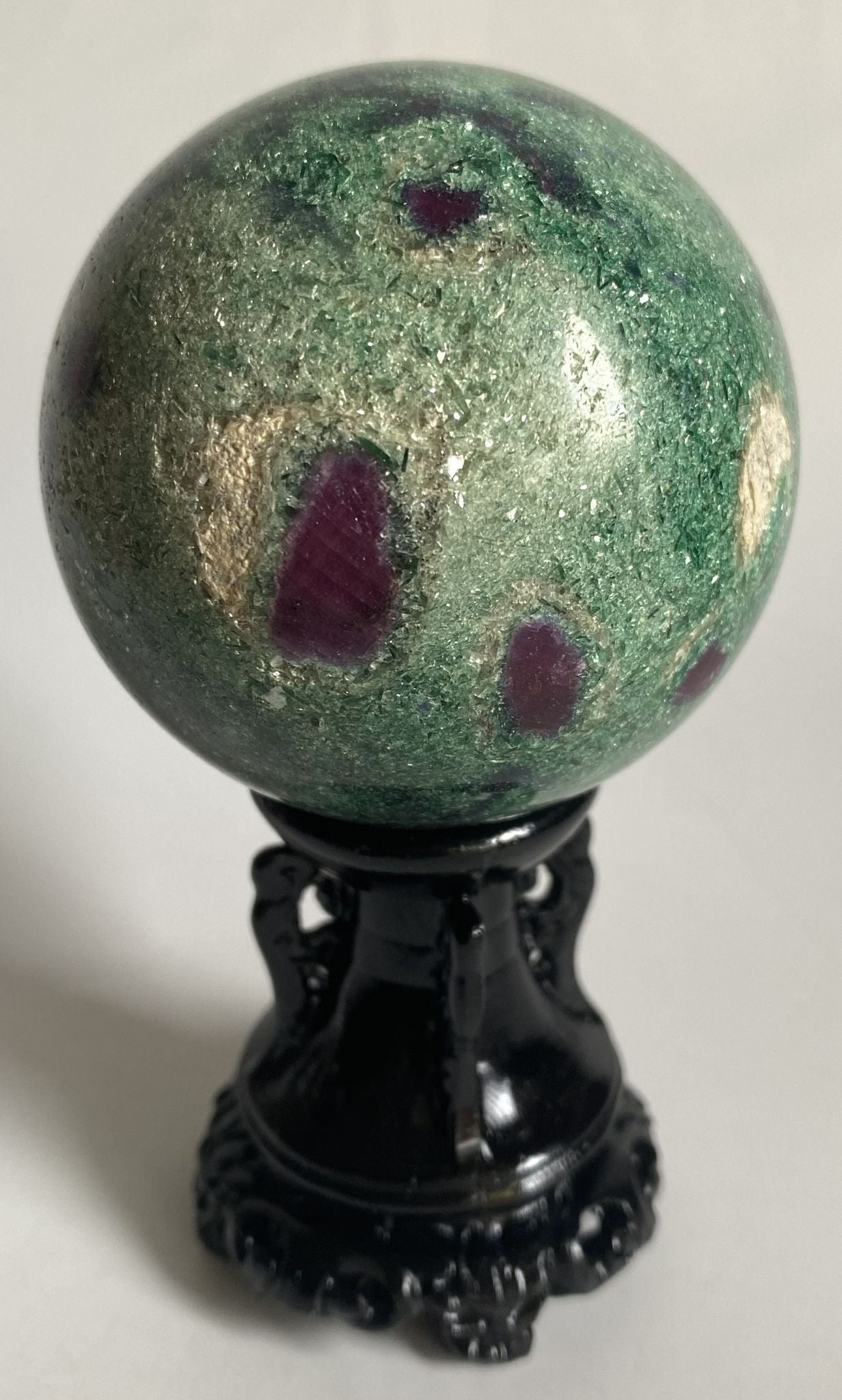 Corindon in Fucsit - Sfera 6.2cm - Pietre Semipretioase Naturale