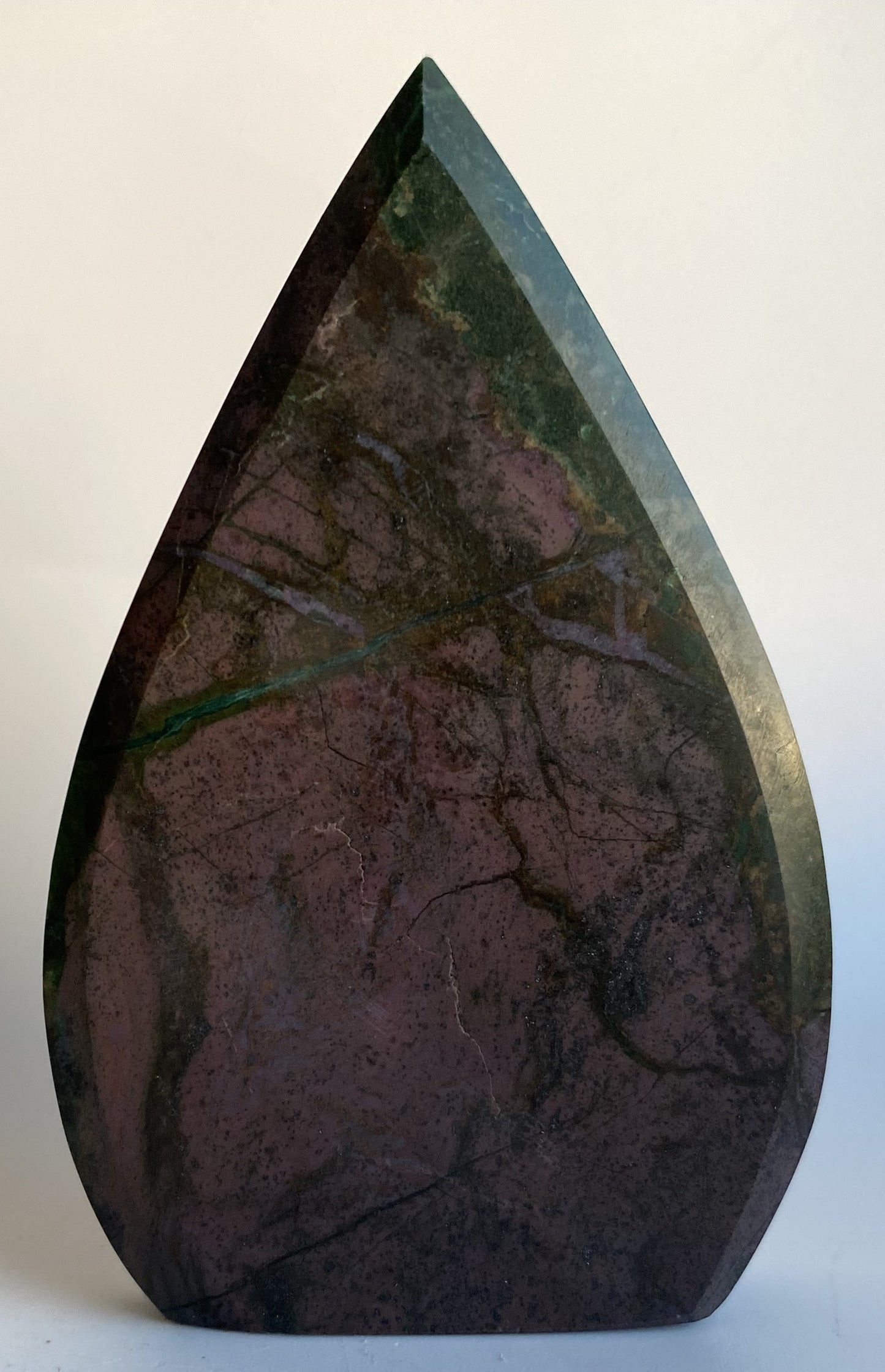 Corindon Rosu - Sculptura piatra semipretioasa