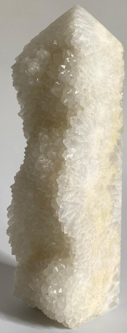 Obelisc din Cuart Alb de 13.6cm, piatra semipretioasa naturala, obiect brut.