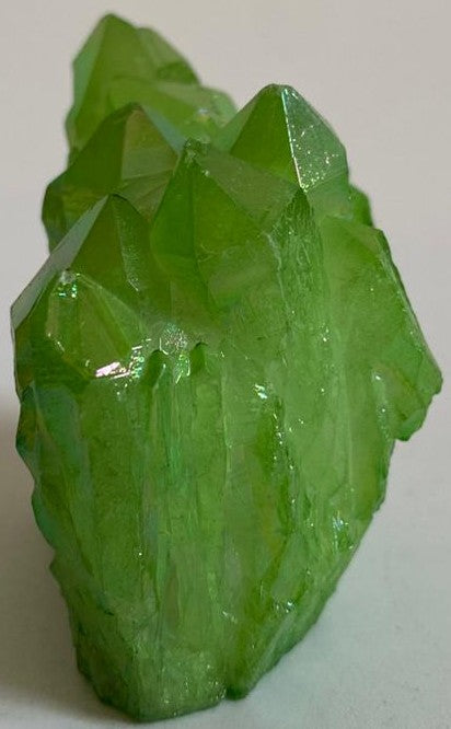 Cluster de 5.7cm din piatra semipretioasa de cuart aura verde pe fundal alb