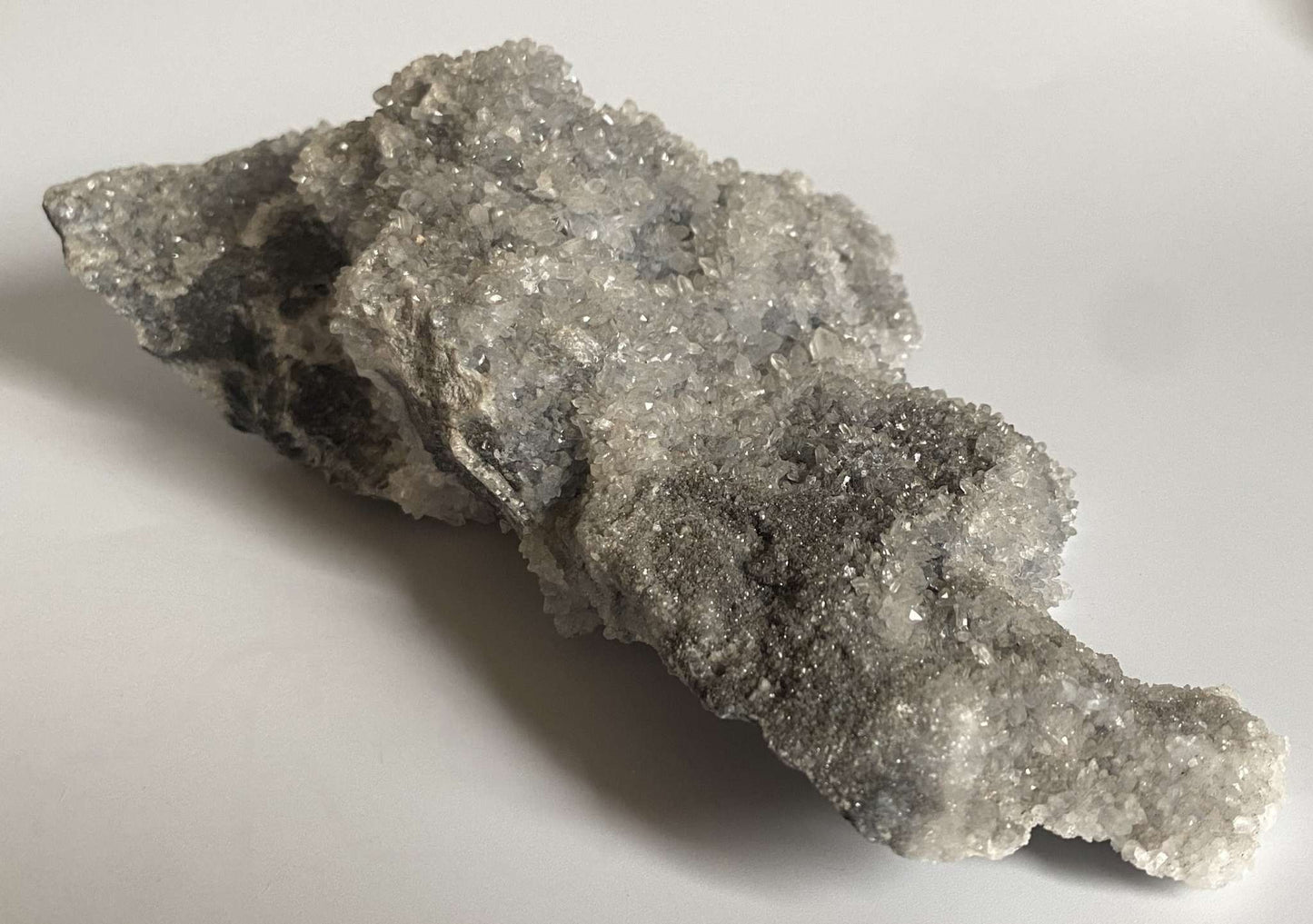 Cluster de Cuart Crizantema natural de 20 cm cu cristale strălucitoare pe fundal alb
