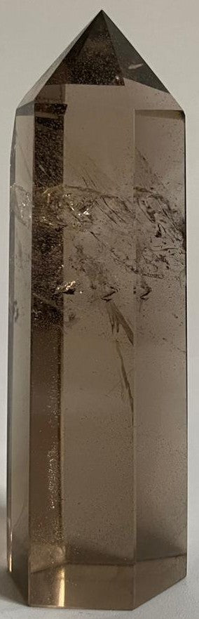 Obelisc de 8.7cm din piatra semipretioasa de cuart fumuriu pe fundal alb