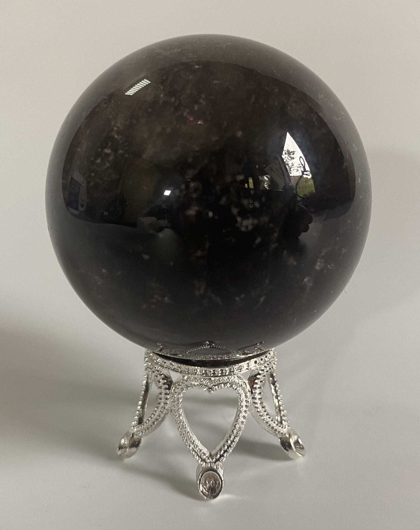 Sfera din Cuart Fumuriu natural de 4.5 cm pe suport metalic