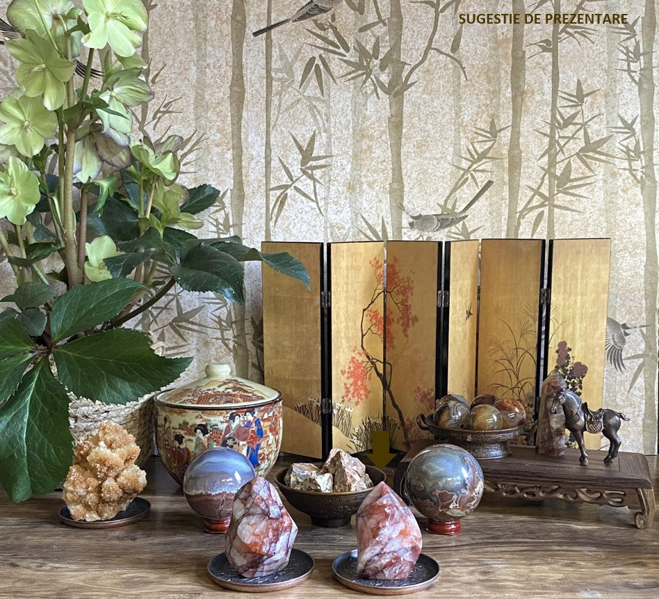 Decor cu sculptura din piatra semipretioasa de cuart hematoid rosu cu decoratiuni japoneze