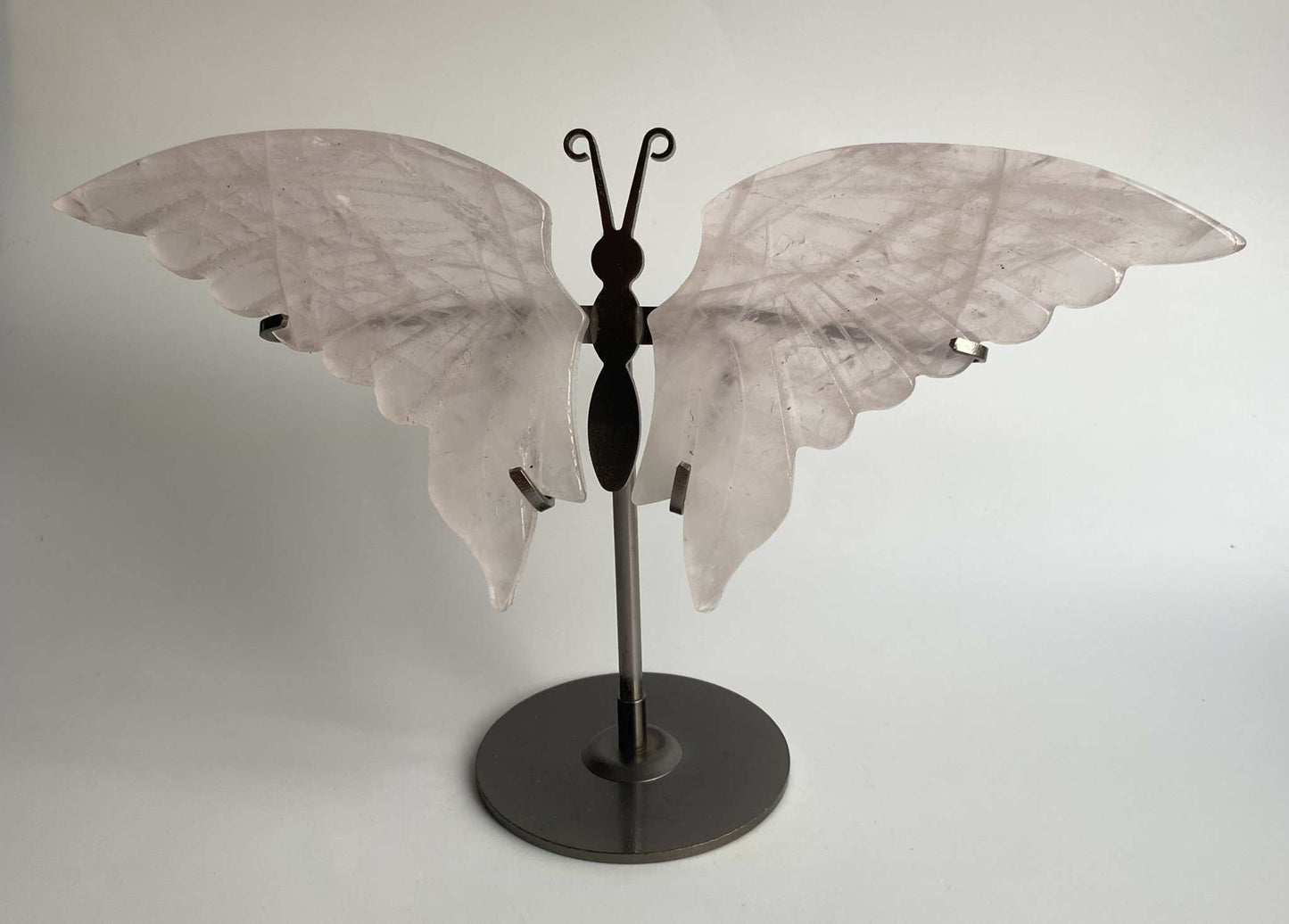 Fluture decorativ din Cuart Roz pe suport metalic minimalist
