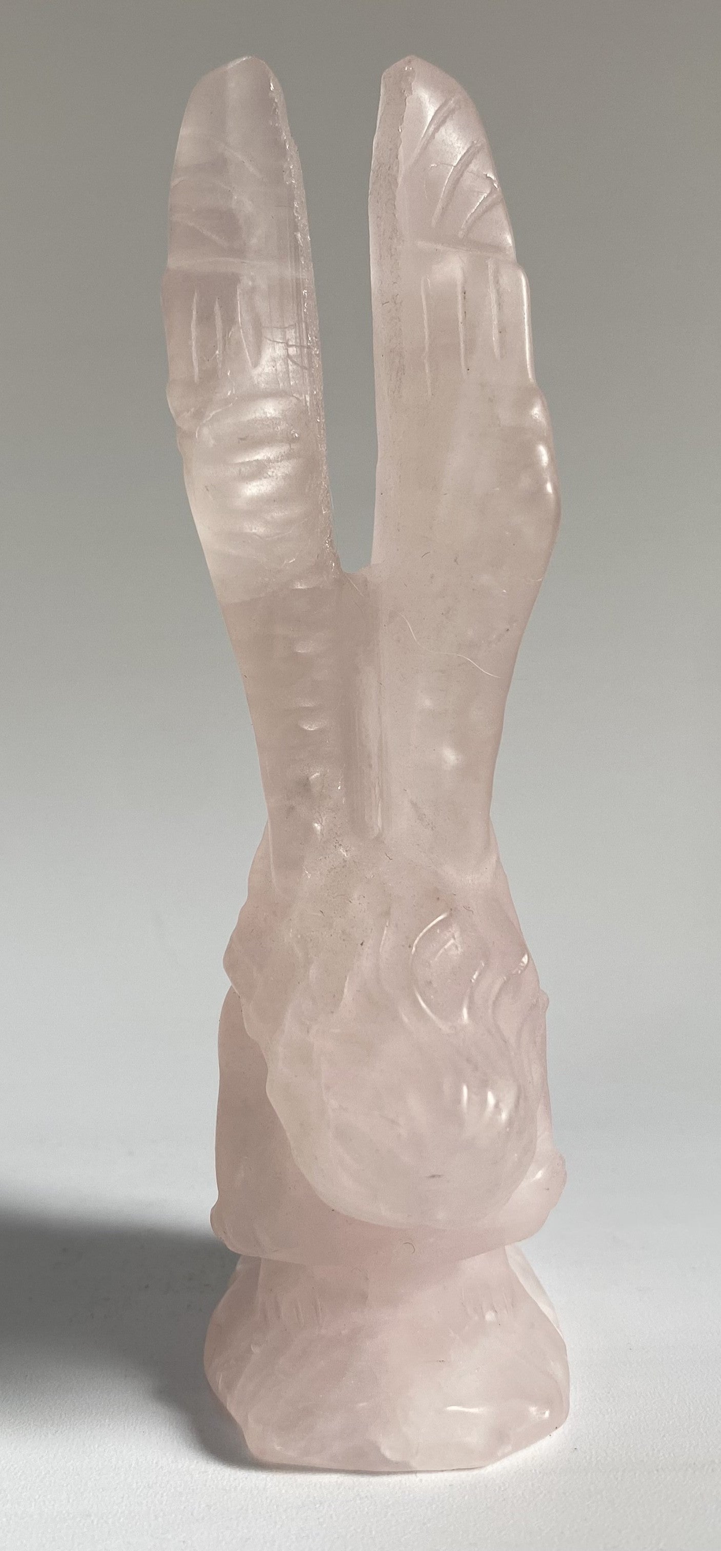Figurina inger plangand sculptata din Cuart Roz piatra semipretioasa decorativa