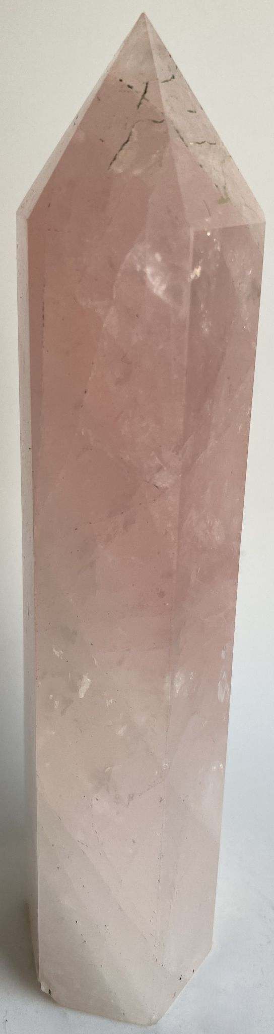 Obeliscul Cuart Roz de 15.5 cm, cristal semiprețios cu energie feminină delicată pentru meditație și vindecare.