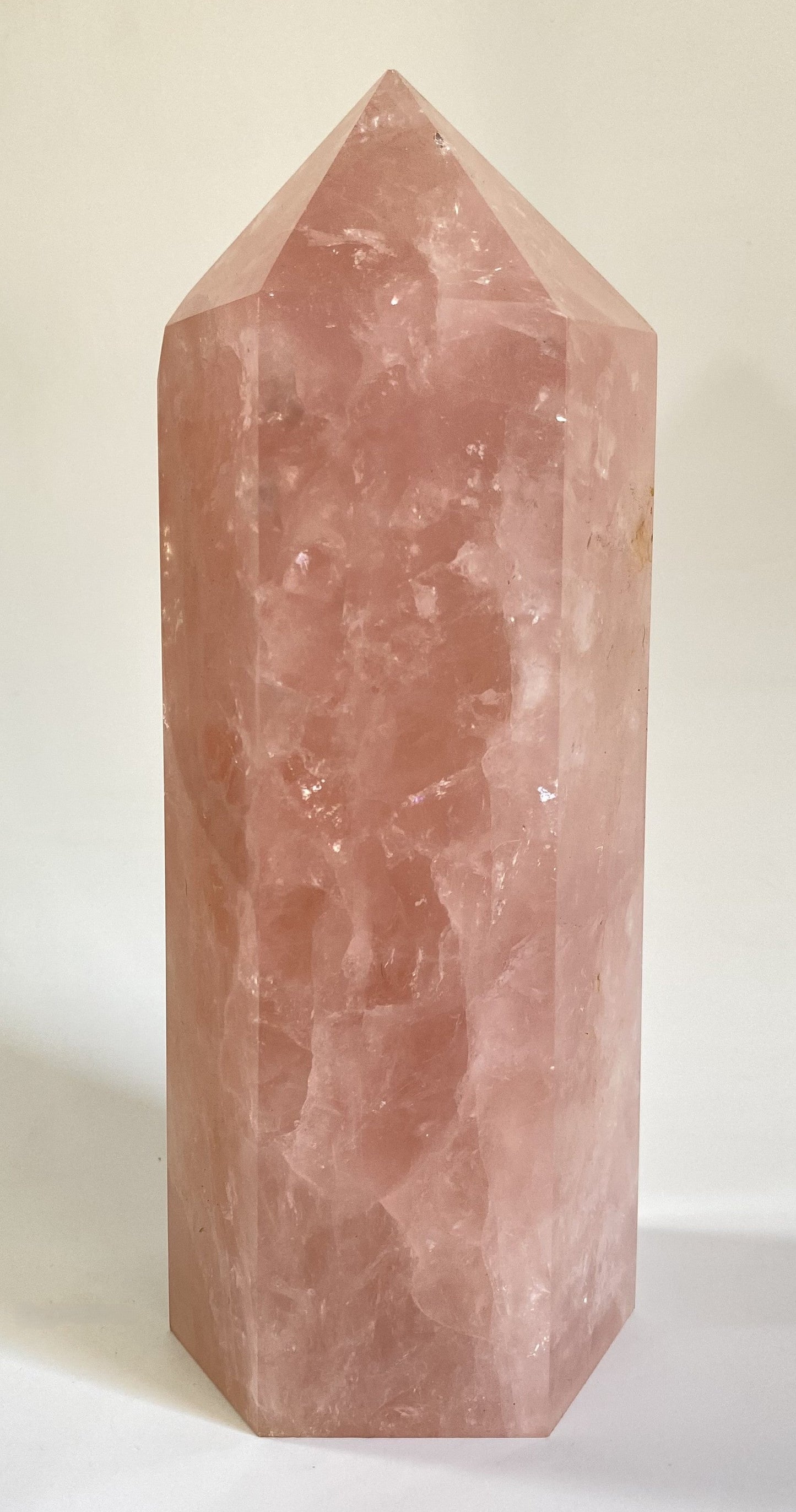 Obelisk 20 cm din Cuart Roz natural, cadou simbolic al iubirii și prieteniei