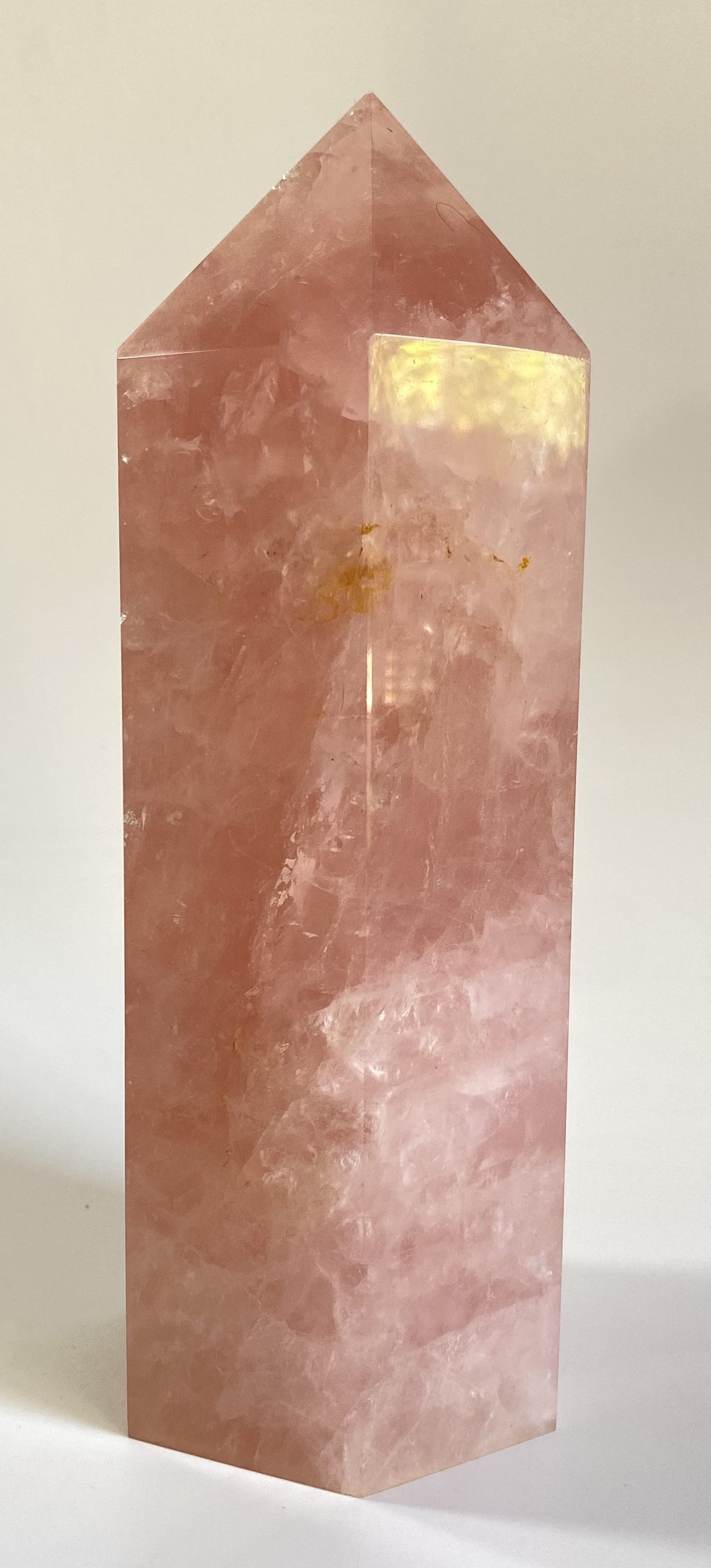 Obelisc de 20 cm din Cuart Roz natural, cadou simbolic al iubirii si prieteniei