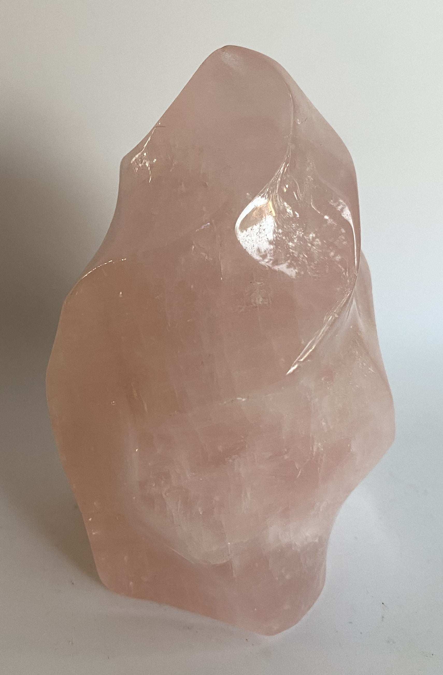 Sculptura din Cuart Roz semipretios natural, piatra roz translucida sculptata manual
