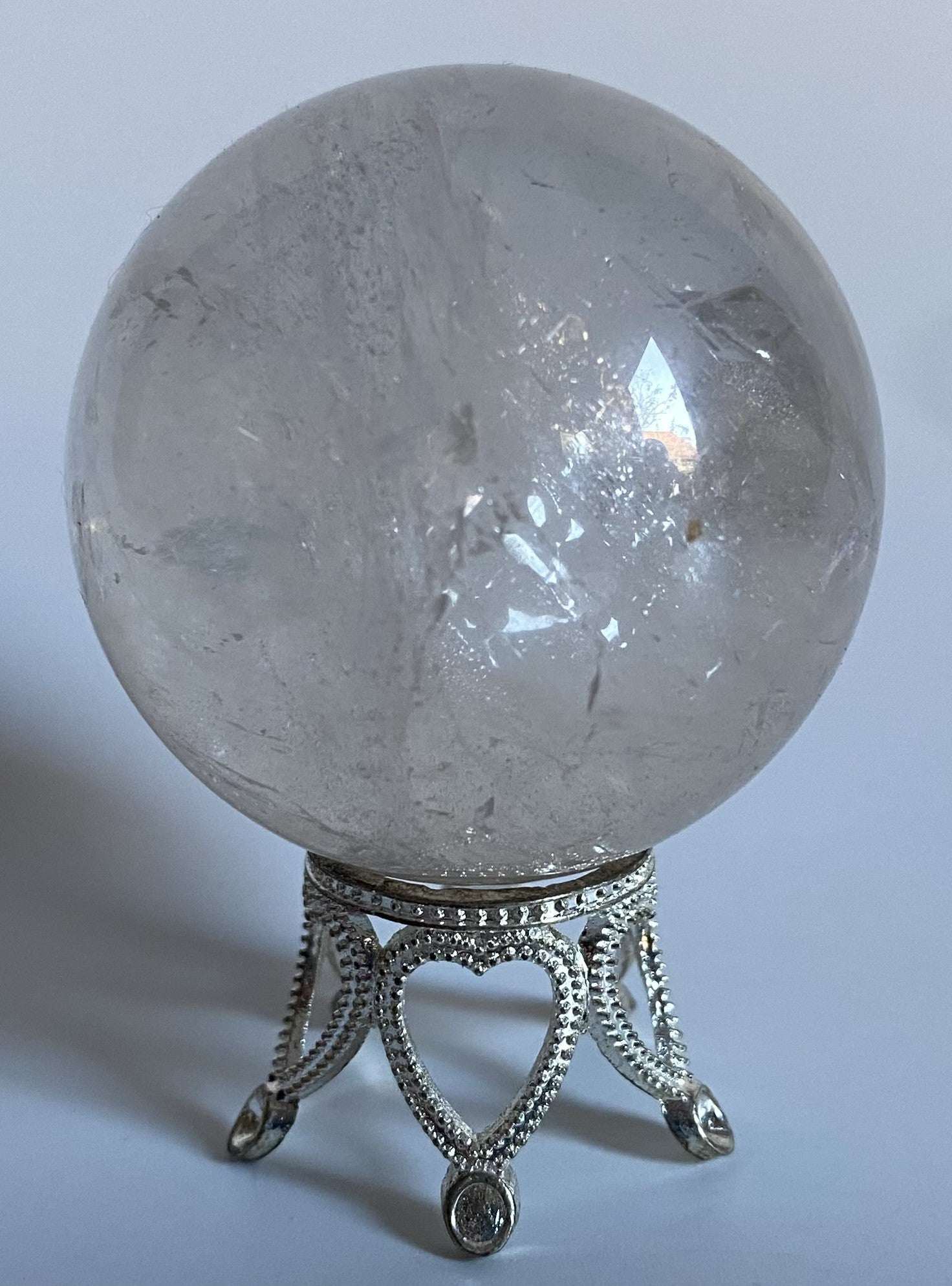 Sferă de cuart transparent de 4.3 cm pe suport metalic decorativ