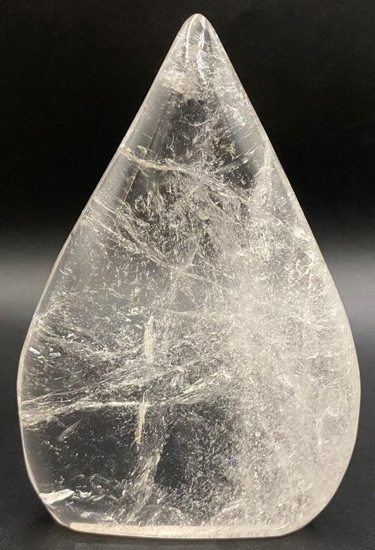 Sculptura din piatra semipretioasa de cuart transparent pe fundal negru