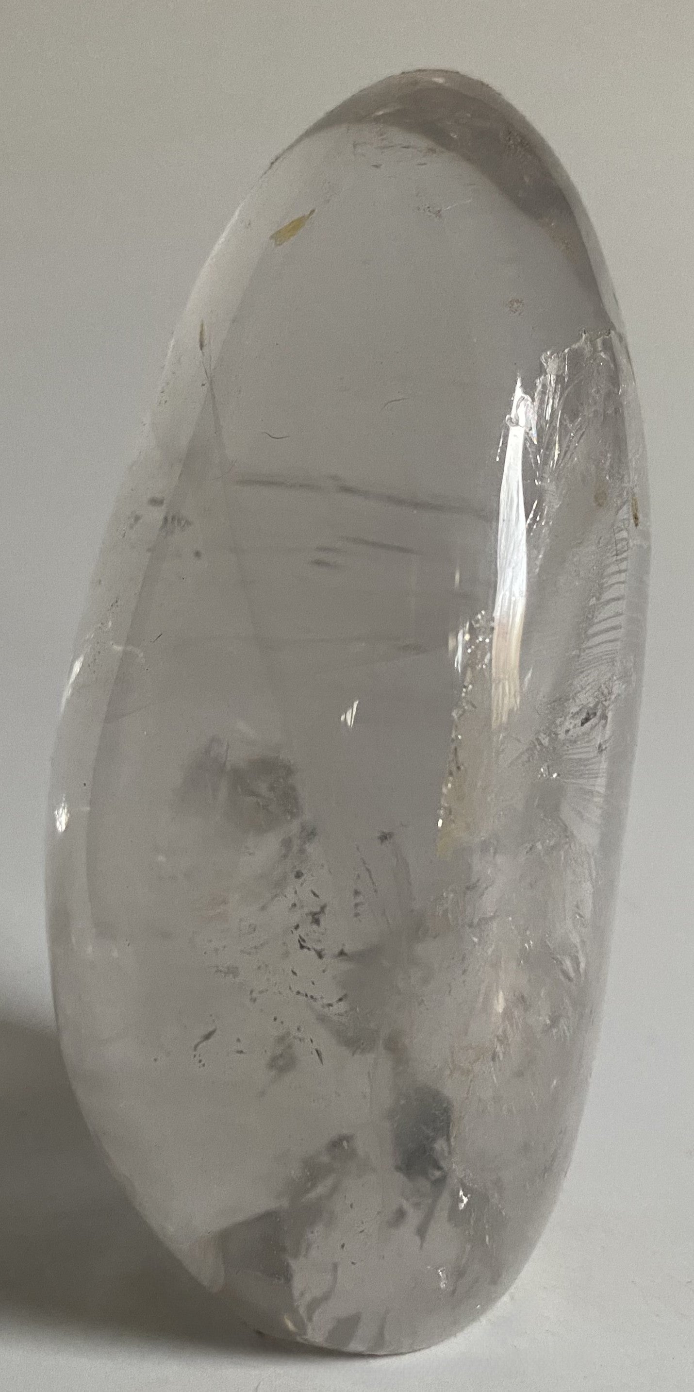 Sculptură din cuart transparent de 11.8cm, piatră semiprețioasă cristalină, cristal de stâncă natural.