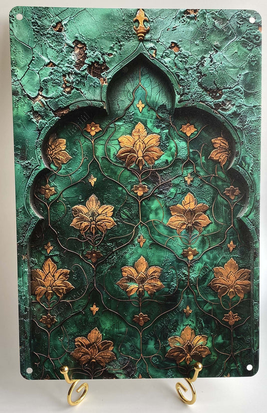 Decoratiune din metal din aluminiu imprimat, cu suport metalic si gauri pentru fixare pe perete, rezistenta la UV si apa.