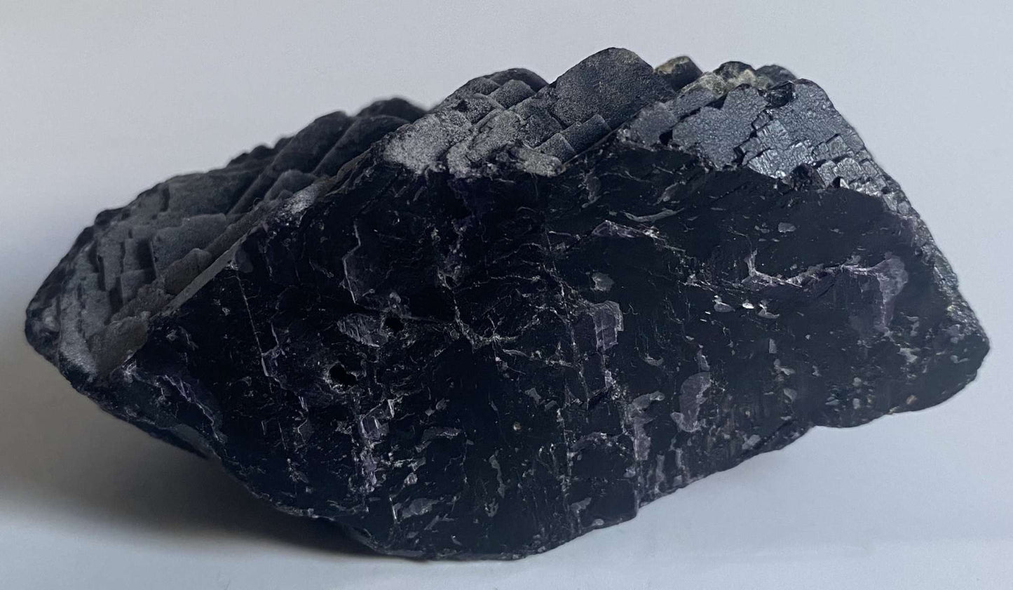 Specimen de Fluorit Black Rose negru, mineral natural pentru colecție