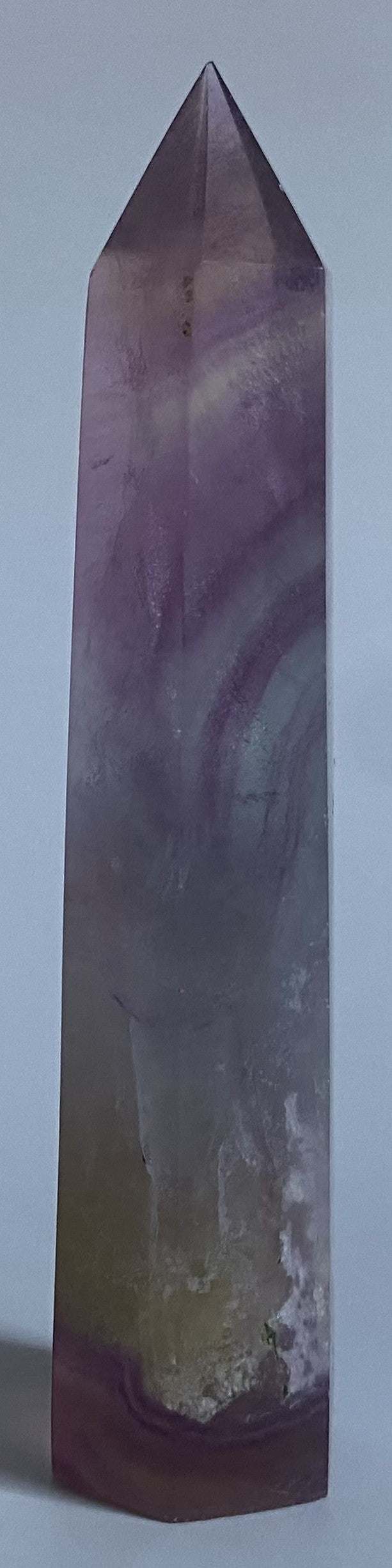 Obelisc de Fluorit Candy natural violet cu nuanțe în degrade, 9.6cm