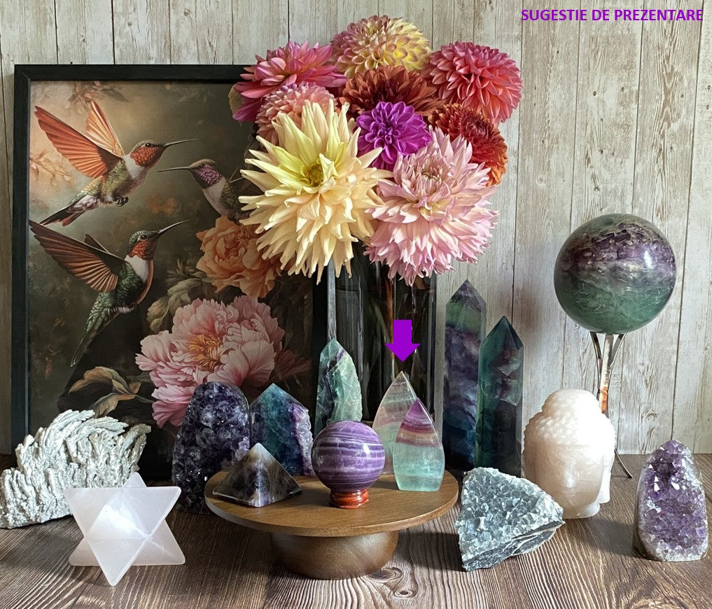 Decor cu sculptura din piatra semipretioasa de fluorit candy cu vaza cu dalii