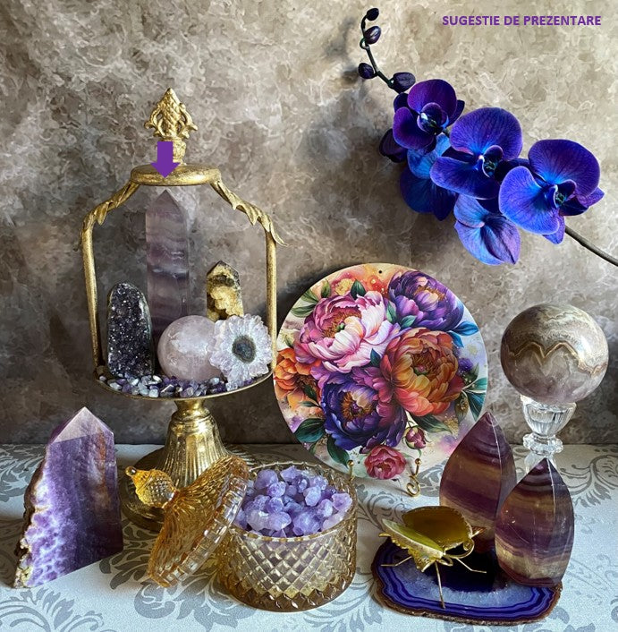 Decor cu cristale di minerale din fluorit, agat, ametist si cuart, cu tablou cu flori vintage si orhidee albastru indigo