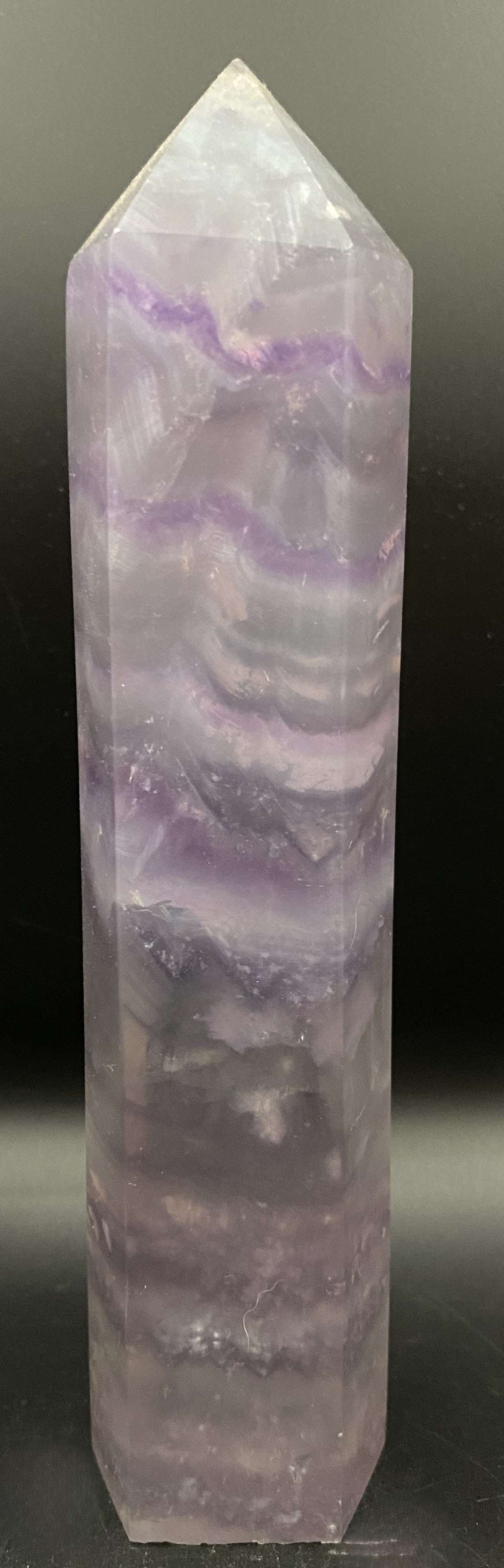 Obelisc din Fluorit Mov piatra semipretioasa cu nuante violet si albastre