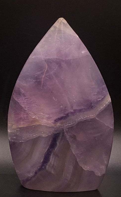 Sculptură din fluorit natural violet 9.9 cm, piatră semiprețioasă polishată.