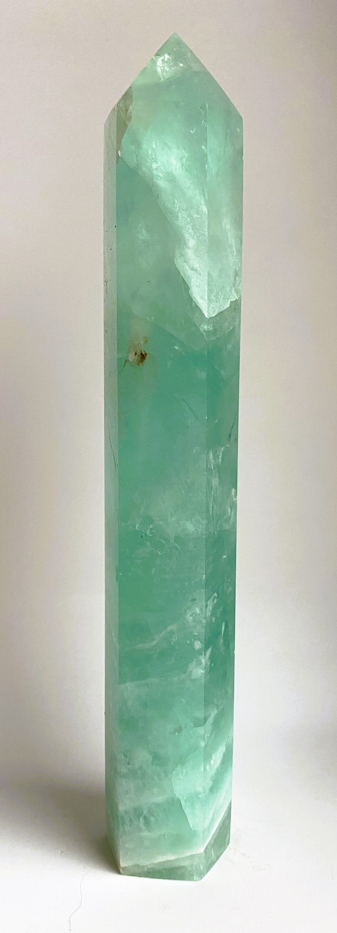 Fluorit Verde obelisc piatra semipretioasa verde translucida