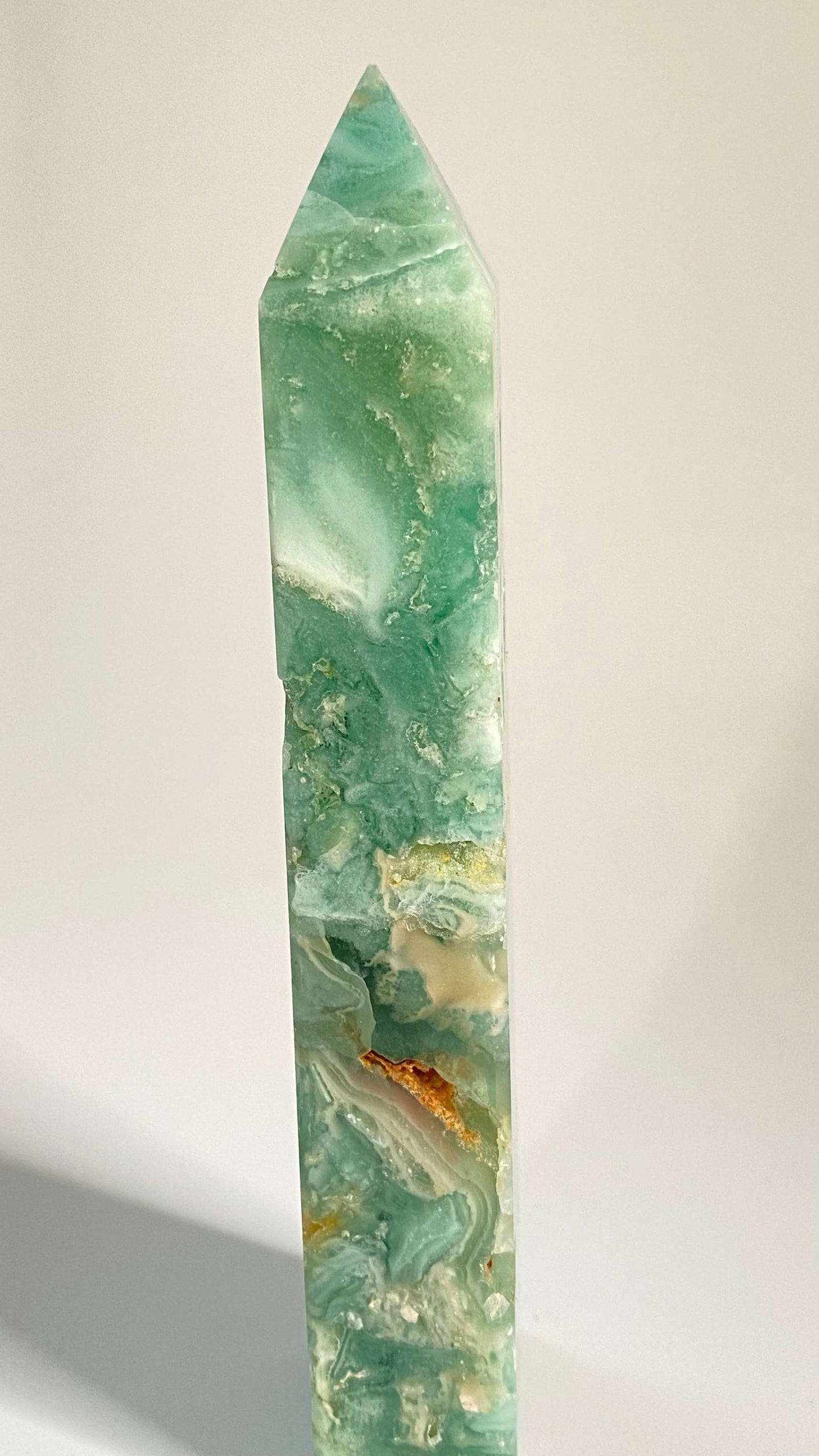 Obelisc din fluorite verde de 16.5 cm, piatră semiprețioasă naturală