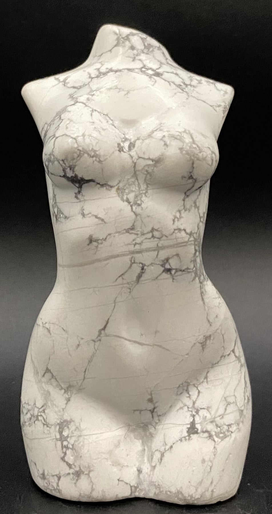 Howlit - Sculptura nud piatra semipretioasa