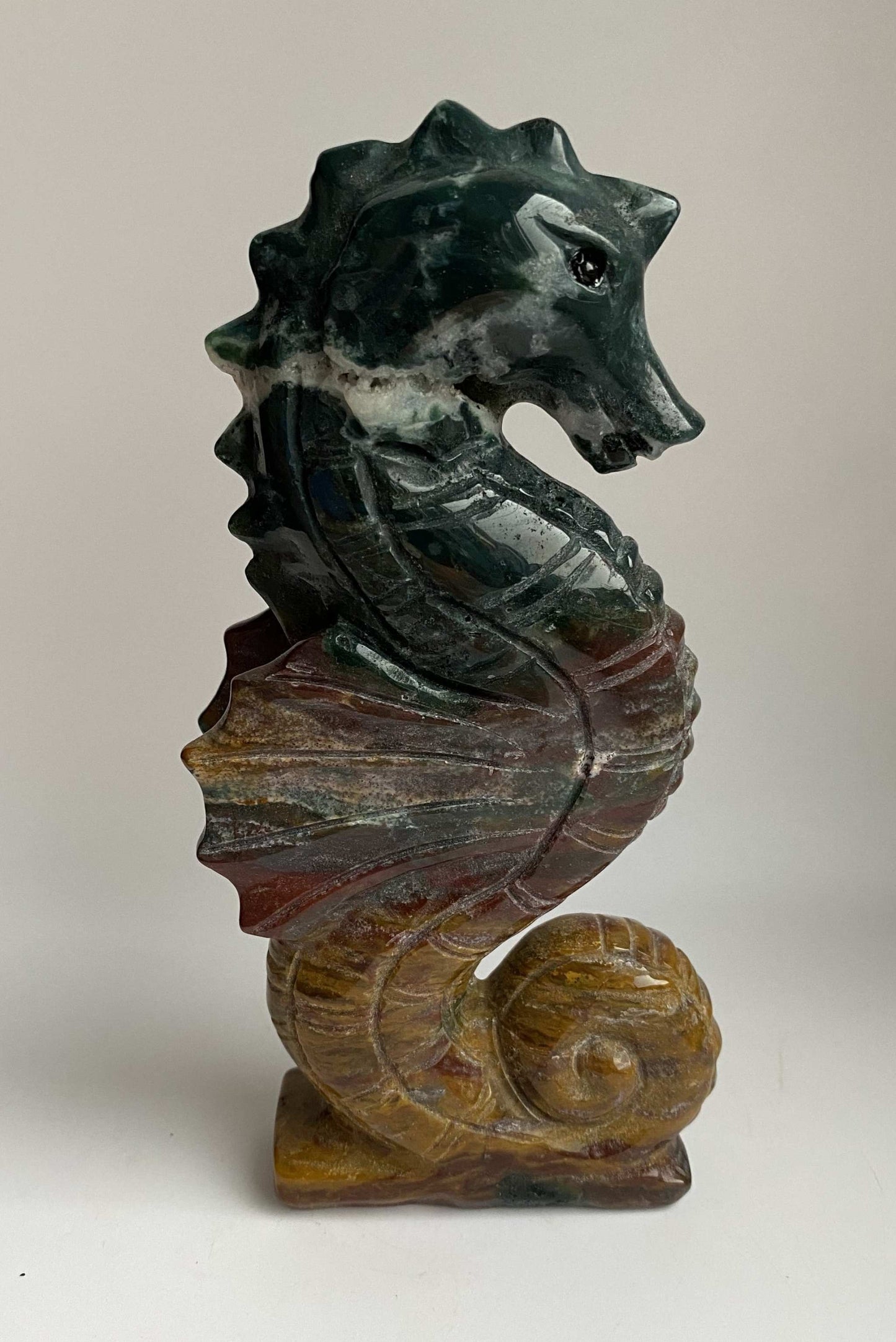 Jasp Oceanic seahorse carved from semi-precious stone with detailed multicolor patterns