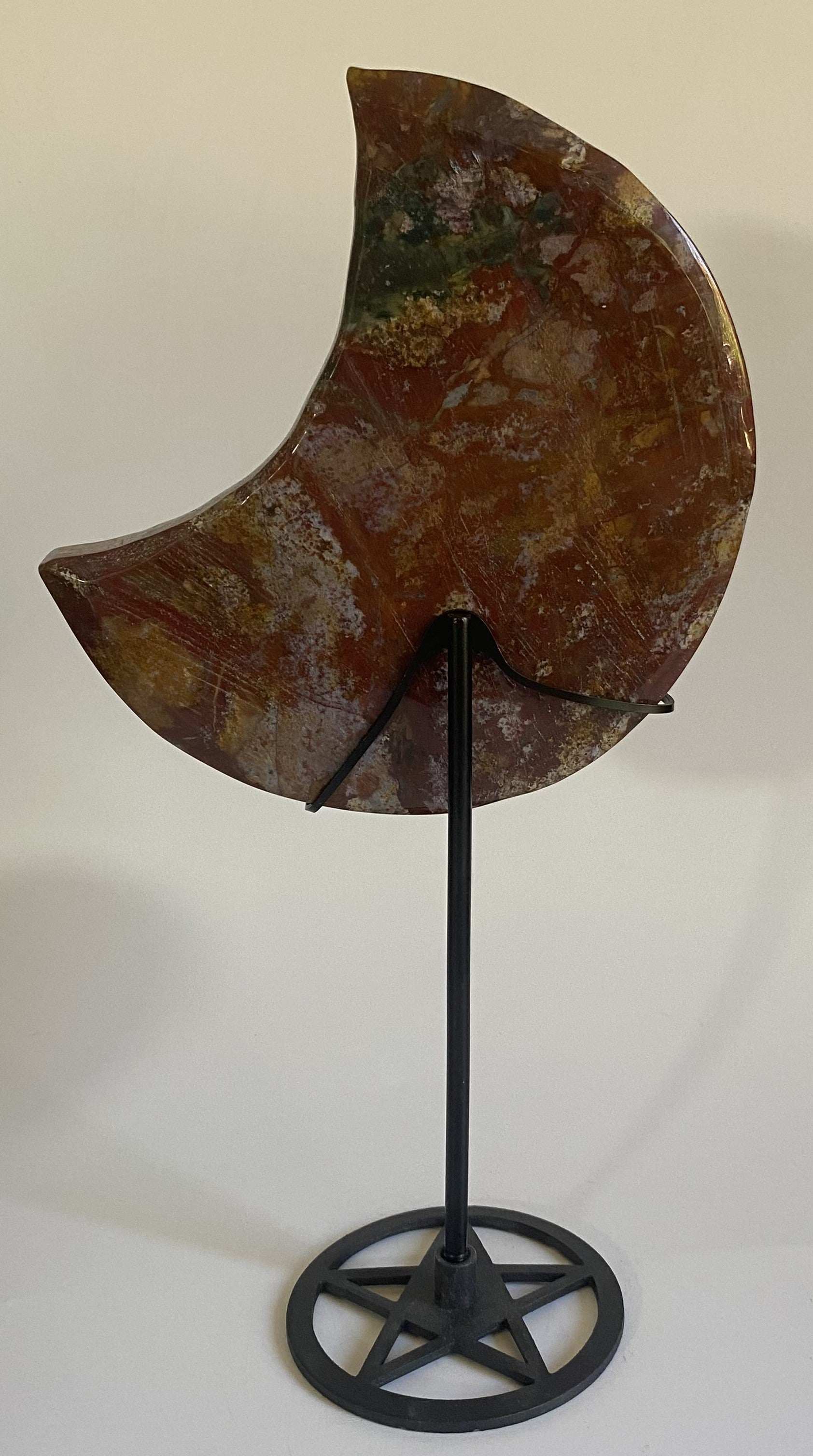 Decoratiune luna din piatra semipretioasa Jasp Oceanic cu suport metalic negru
