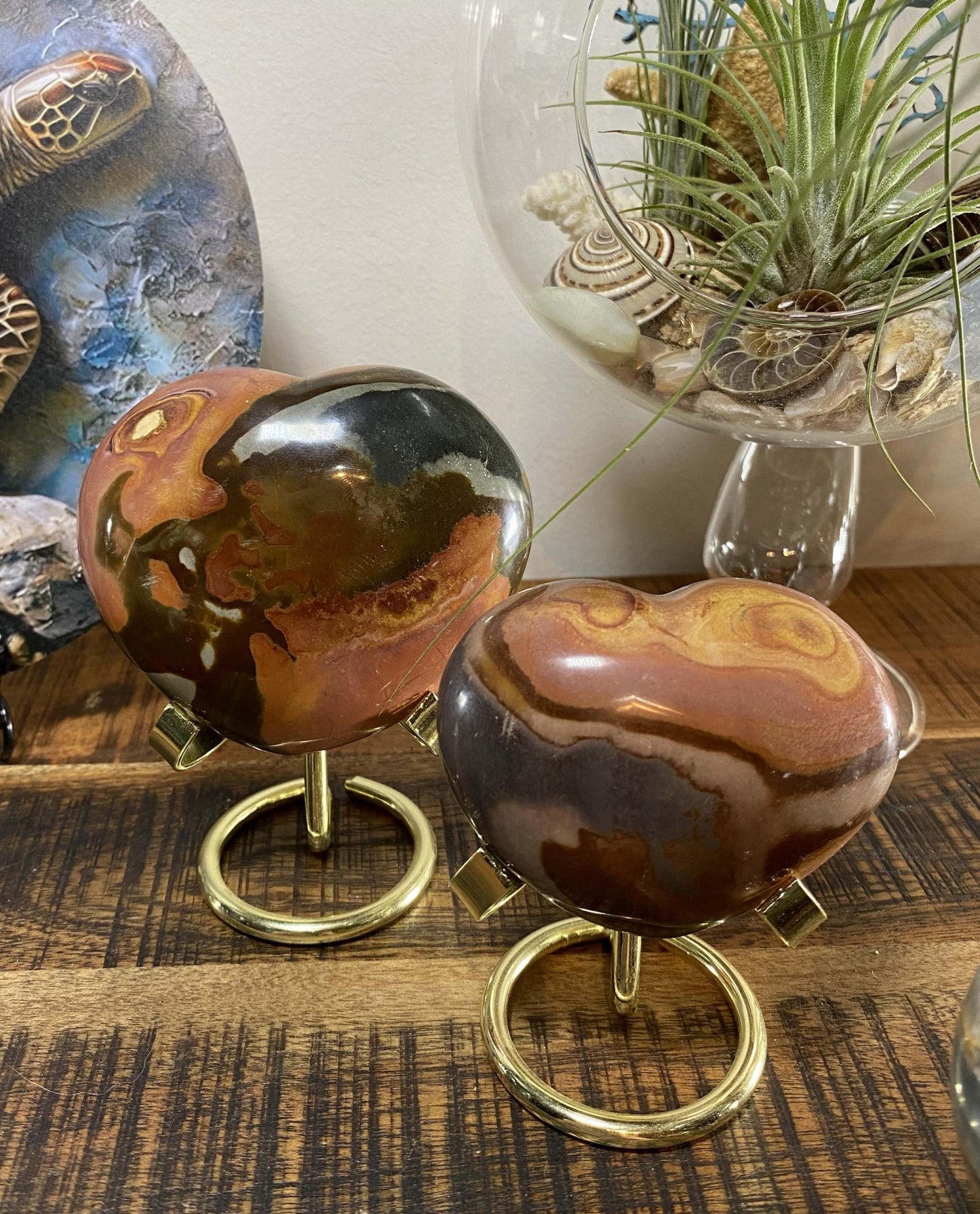 Set of two Jasp Policrom heart-shaped semiprecious stones on metal stands