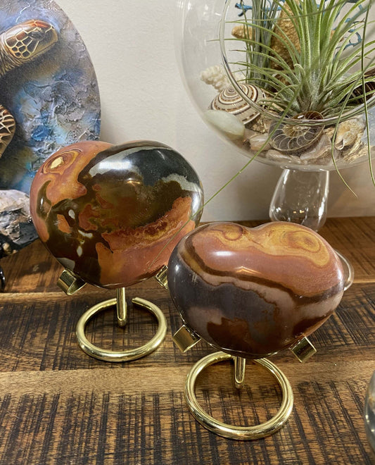Set of two Jasp Policrom heart-shaped semiprecious stones on metal stands