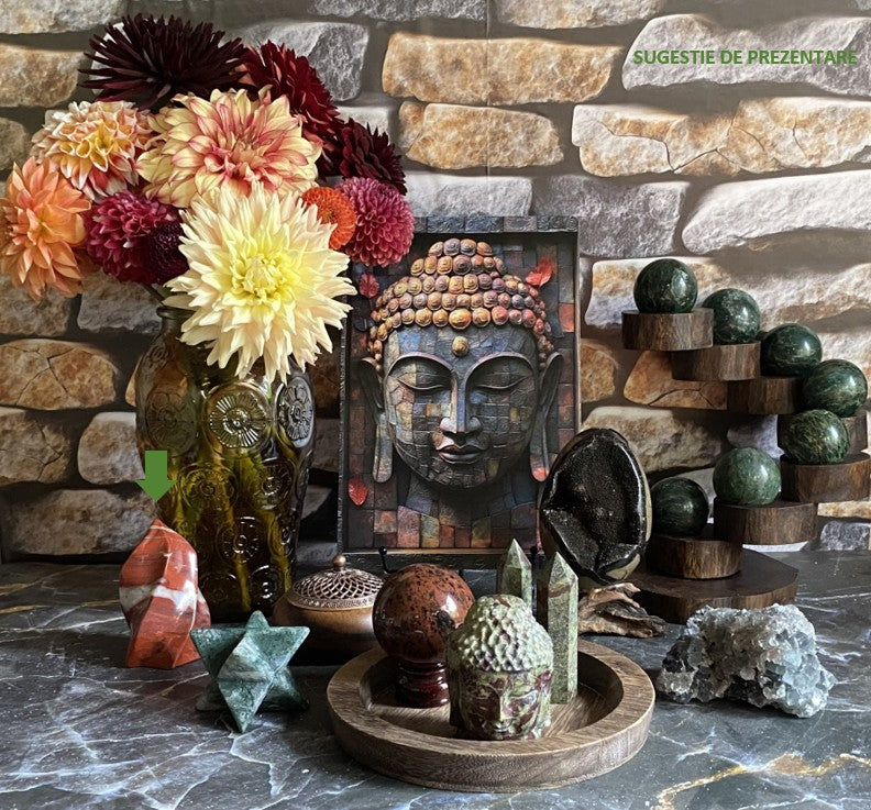 Decor cu sculptura din cristal de jasp rosu cu vaza cu dalii