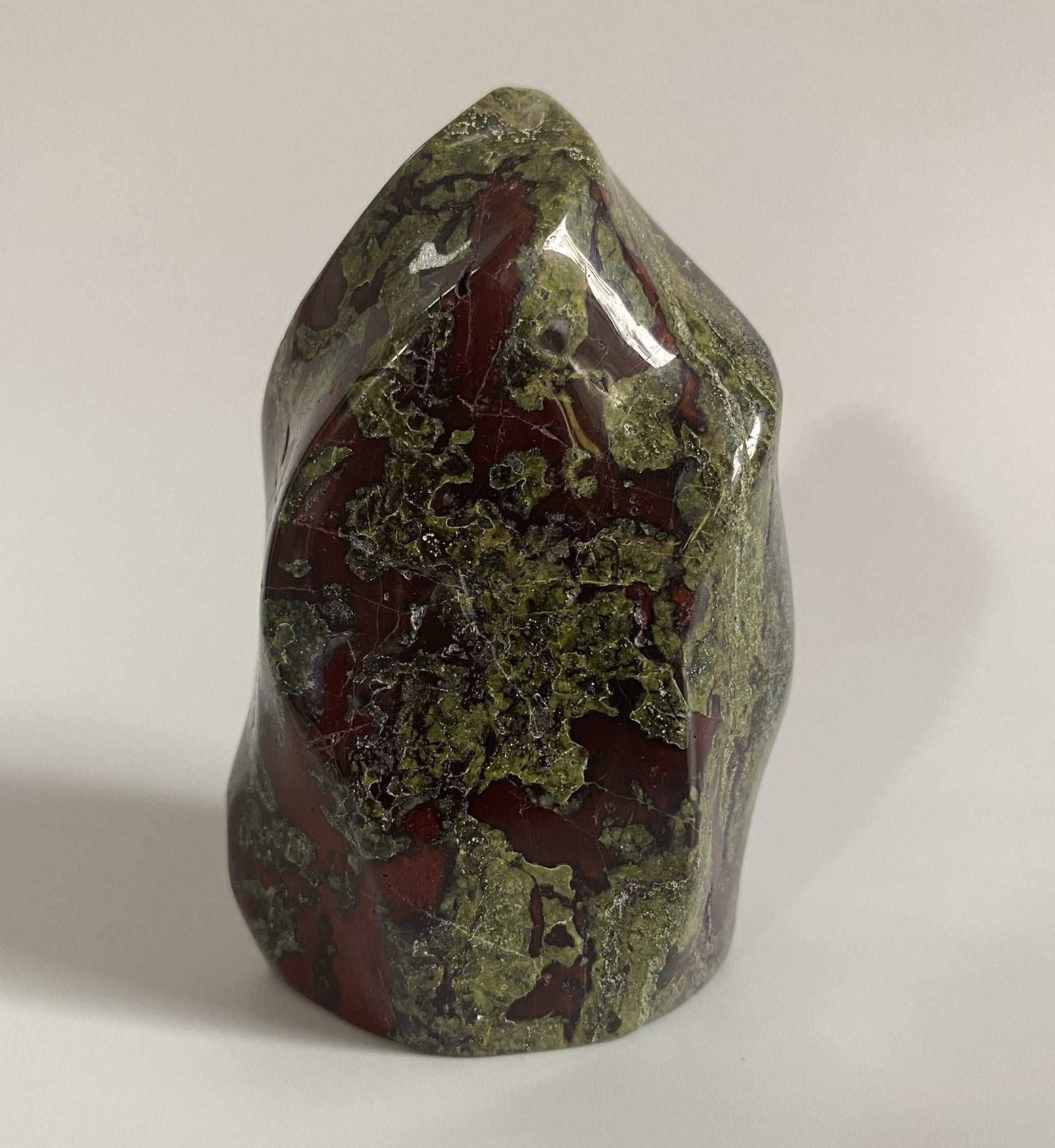 Sculptura din Jasp Sangele Dragonului 6.4cm piatra naturala semipretioasa