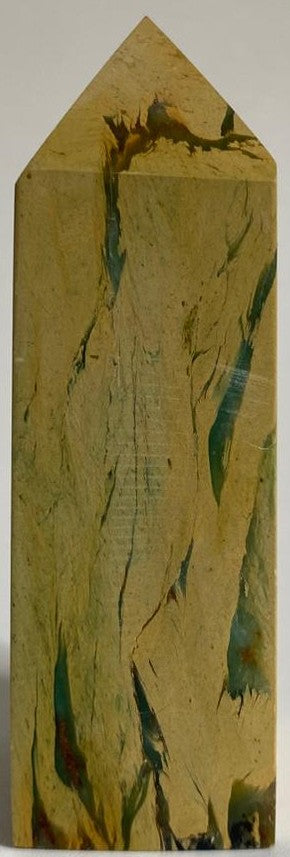 Obelisc de 8.5cm din piatra semipretioasa de jasp yaan pe fundal alb