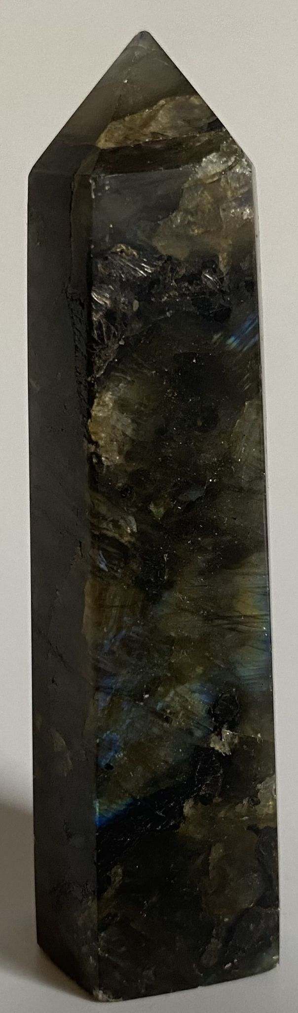 Labradorit obelisc 8.7cm semipretioasa decoratiune cu irizatii albastre-galbene