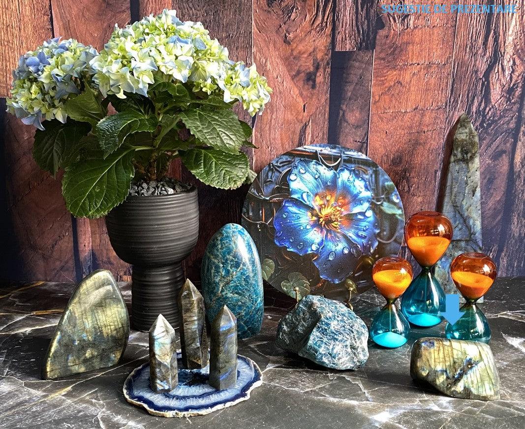 Sculptură din labradorit gri cu irizații albastre-galbene, decoratiune piatră semiprețioasă 7.9cm