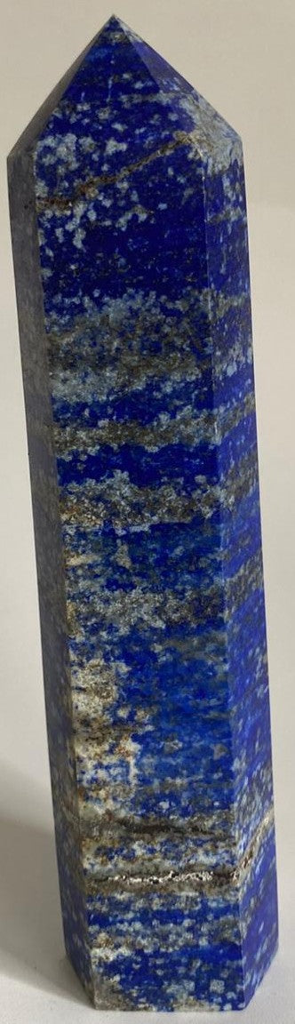 Obelisc de 15.4cm din piatra semipretioasa de lapis lazuli pe fundal alb