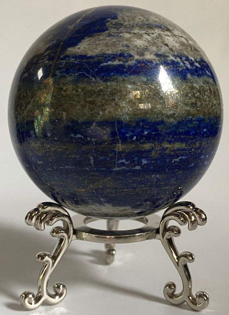 Sferă de Lapis Lazuli natural 6.3cm cu incluziuni aurii pe suport metalic pentru decor și meditație