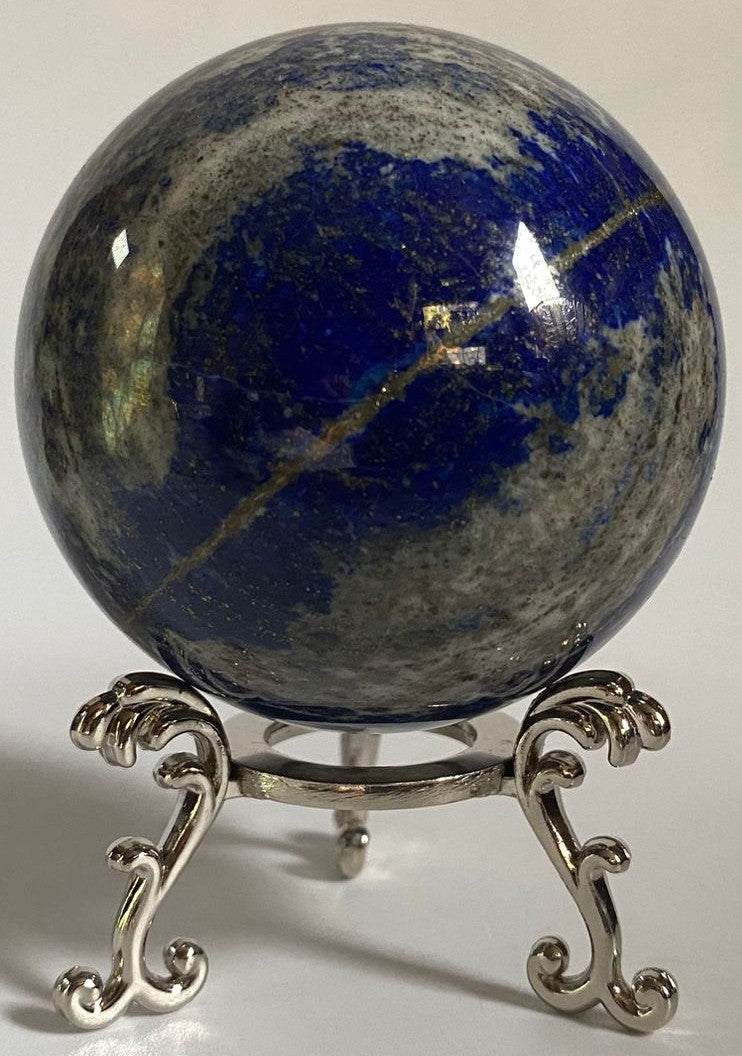 Sferă Lapis Lazuli naturală de 6.3cm pe suport metalic, piatră semiprețioasă albastru intens cu incluziuni aurii pentru decor și meditație