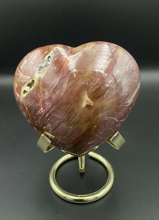 Heart-shaped Lemn Pietrificat fossil stone on metal stand