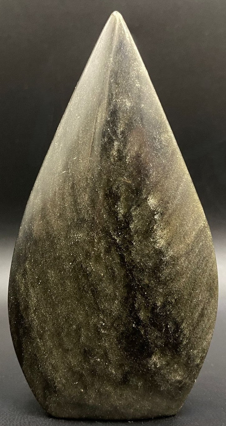 Sculptura din piatra semipretioasa de obsidian auriu pe fundal negru