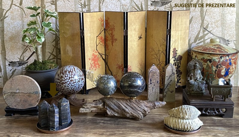 Decor cu set de trei obeliscuri din piatra semipretioasa de ochi de tigru cu fier cu bonsai