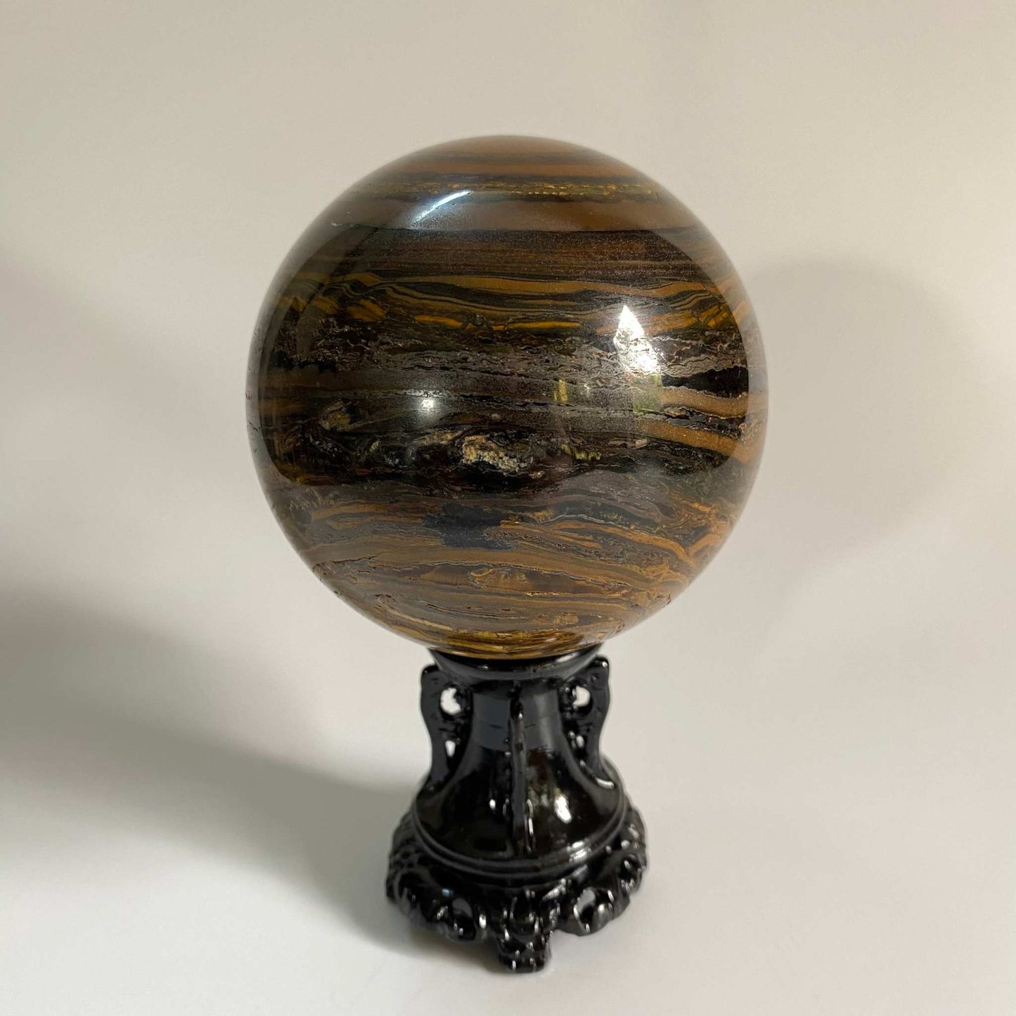 Sfera Ochi de Tigru cu Fier pe suport negru decorativ
