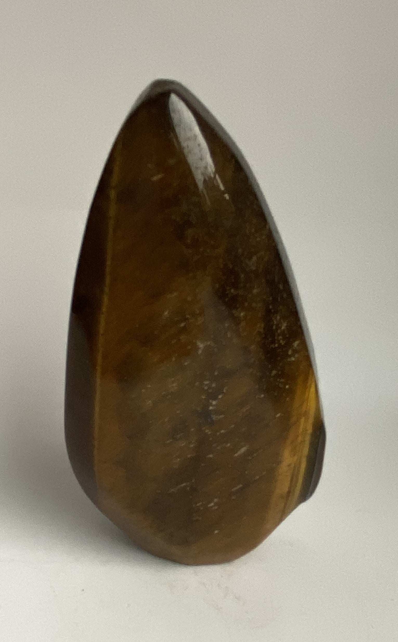 Sculptura din piatra semipretioasa Ochi de Tigru maro lucios